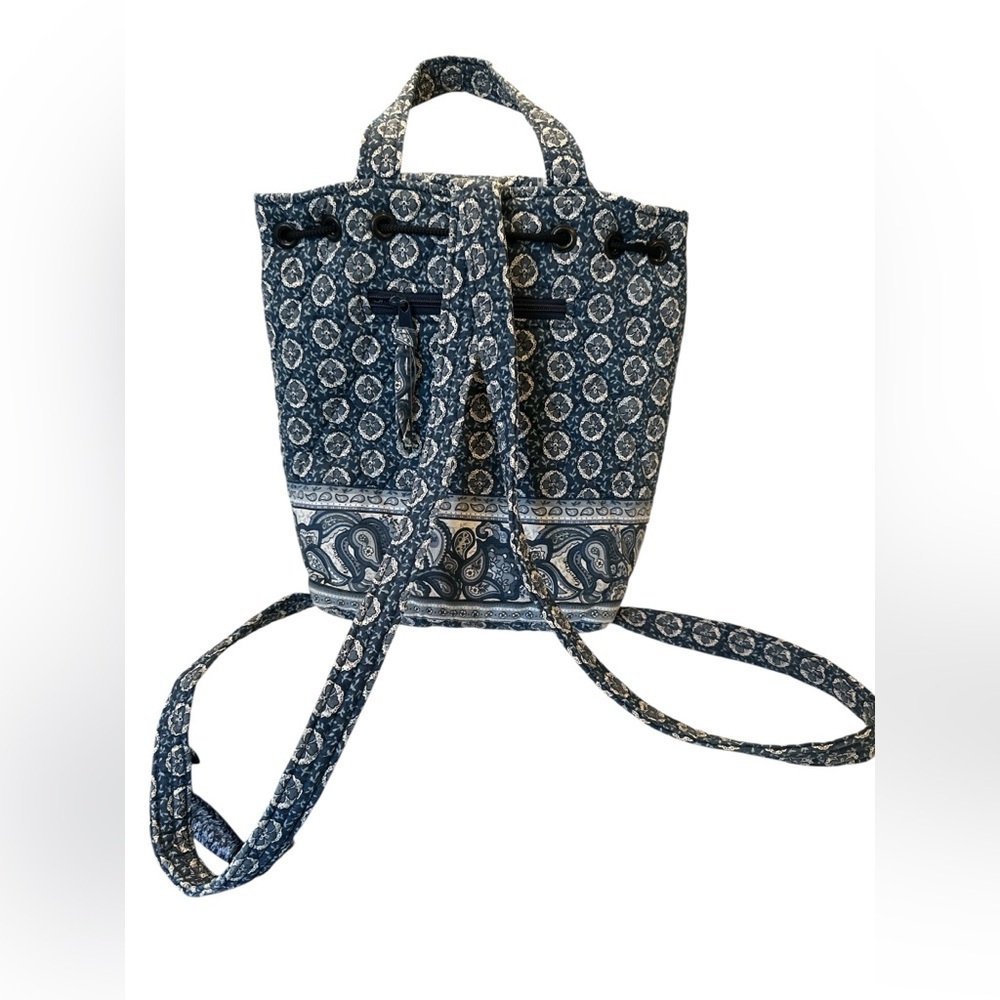 Vera Bradley Provencal Blue Quilted Drawstring Backpack Navy Paisley Retired EUC - Picture 2 of 6
